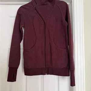 Lululemon full zip jacket, size 4 in great condition.